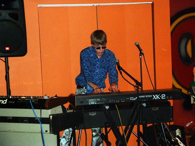 David Perry - Purple Tree Keyboardist -Live 2004